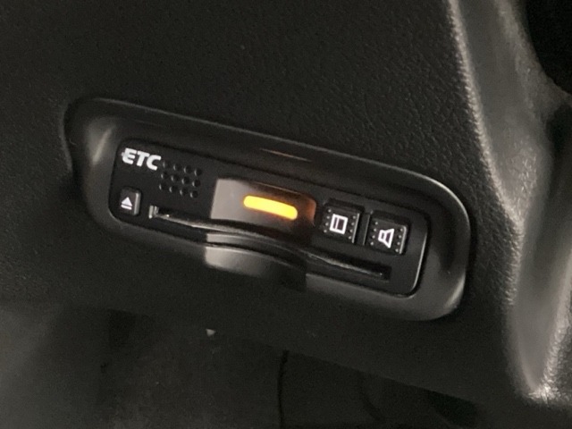 ETCが付いてます。ETC搭載車しか通過できないスマートICが利用できるようになりますよ！現在スマートICの設置箇所も増えてきているので、高速道路利用の幅が広がりますね☆