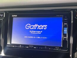 【純正ナビ】人気の純正ナビを装備しております。ナビの使いやすさはもちろん、オーディオ機能も充実！キャンプや旅行はもちろん、通勤や買い物など普段のドライブも楽しくなるはず♪