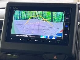 【バックカメラ】駐車時に後方がリアルタイム映像で確認できます。大型商業施設や立体駐車場での駐車時や、夜間のバック時に大活躍！運転スキルに関わらず、今や必須となった装備のひとつです！