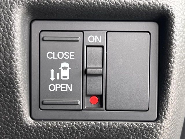 【パワースライドドア】スマートキーや運転席のスイッチでスライドドアの開閉が可能♪電動だから力を入れてドアを開ける必要が無く、小さいお子様でも、重い荷物を持っている時もラクに開け閉めできます♪