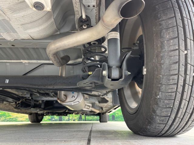 お車を安心してお乗りいただく為には、足回りの定期点検が欠かせません。サービスサポート（有償保証）では無料点検もご提供しており、安心のカーライフをお過ごしいただけるサポート体制が整っています。
