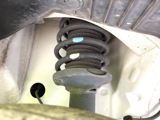 お車を安心してお乗りいただく為には、足回りの定期点検が欠かせません。サービスサポート（有償保証）では無料点検もご提供しており、安心のカーライフをお過ごしいただけるサポート体制が整っています。