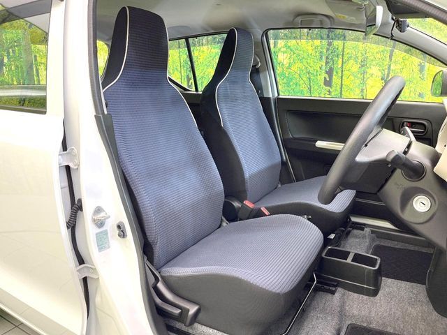 運転席シート廻りは使用感も少なく、良好な状態となっています。丁寧に使われていたことがよくわかりますね。