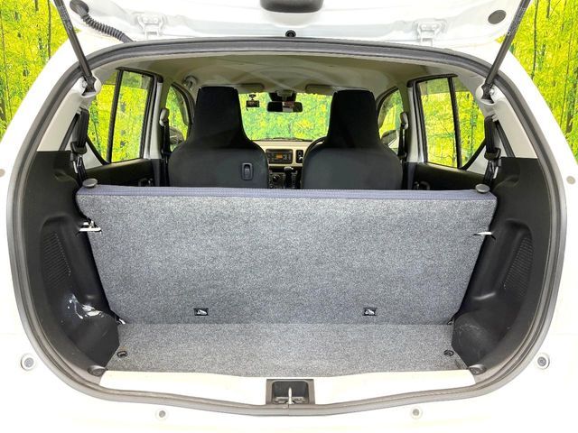 普段のお買い物や通勤、送迎等に十分な荷室スペースを確保しております。セカンドシートを倒すと、大きな荷物の積載も可能です♪