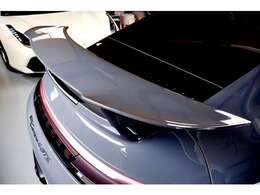 エアロキットで迫力あるウィングを装着！40万円もするオプションです！