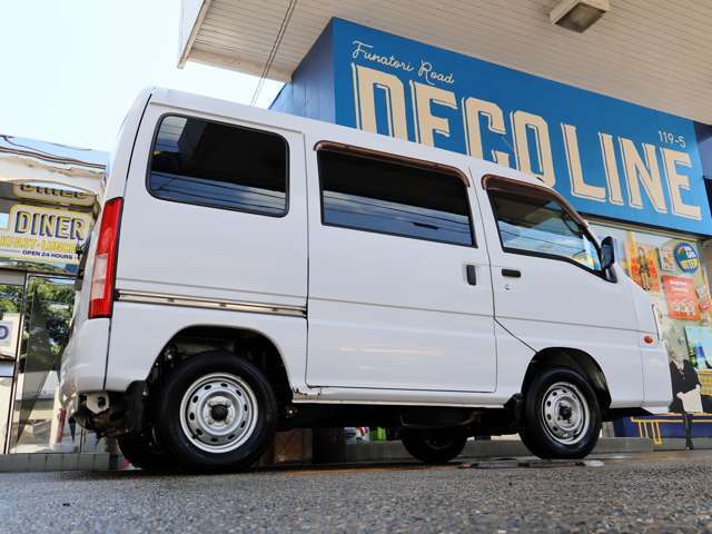DECOLINEの車両は、きっちりと車歴のわかる車両になり、背景のしっかりした車両になります。さらに、入庫時にはしっかりと下回りを含め、入念に車両チェックした厳選された車両になります。