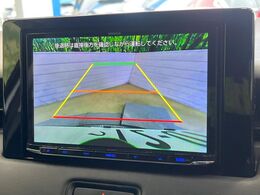 【バックカメラ】駐車時に後方がリアルタイム映像で確認できます。大型商業施設や立体駐車場での駐車時や、夜間のバック時に大活躍！運転スキルに関わらず、今や必須となった装備のひとつです！
