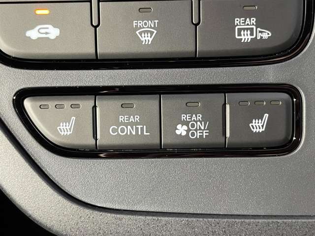 【シートヒーター】寒い日には必要ですね！！運転をさらに快適にしてくれます！！