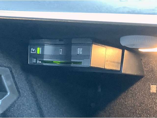 ◆DSRC/ETCの自動料金収受に加え、渋滞回避支援や安全運転支援などの情報提供が受けられるETC2.0サービスです◆