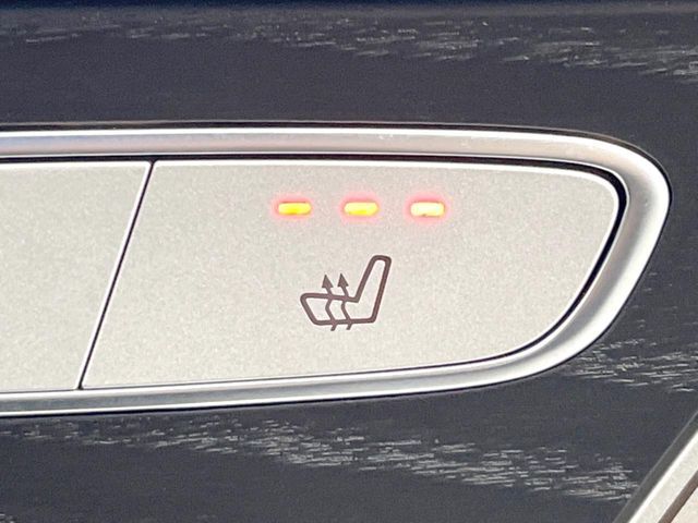 ●フロントシートヒーティング：運転席・助手席共に三段階で調節が可能なシートヒーターを装備しております。季節を問わず快適にご使用いただけます。