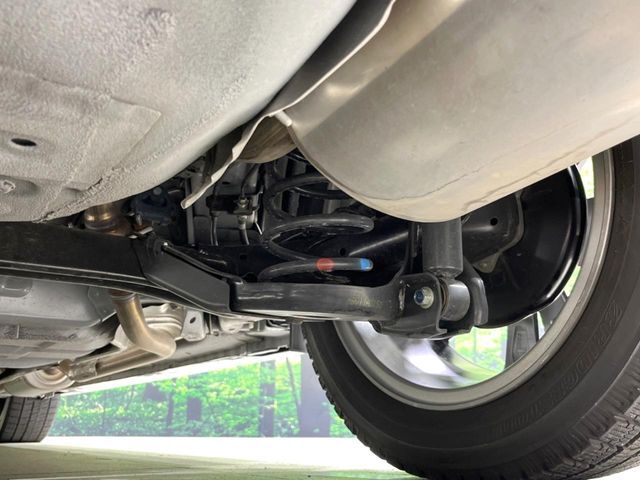 お車を安心してお乗りいただく為には、足回りの定期点検が欠かせません。サービスサポート（有償保証）では無料点検もご提供しており、安心のカーライフをお過ごしいただけるサポート体制が整っています。