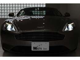 希少グレードが入荷です！英国のゲイドンで“手作り”されるアストンマーティンの高級スポーツカー「DB9」が、より高出力のエンジンを搭載した「DB9 GT」に進化！！V型12気筒ならではのパワーフィールと