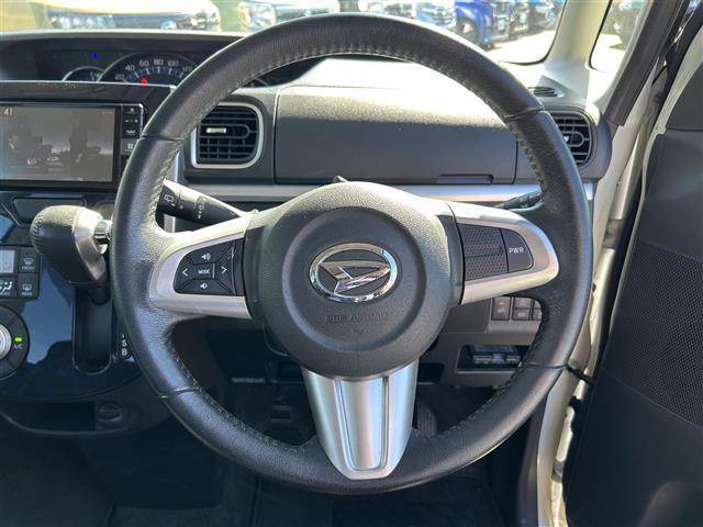 【ステアリング】軽い力で扱いやすいハンドルです。目立つ傷やスレなどなく綺麗な状態です！除菌プランいれていただくとさらに快適に！清潔なお車はお子様にも安心ですね！