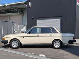 【お引渡し前整備】　お引渡し前に認証工場にて点検整備を実施いたします。エンジンオイル・オイルエレメント・ワイパーゴムなどの消耗品は交換をさせていただきます。その他詳しくはスタッフにお尋ねください。