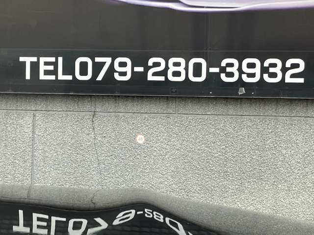 オプションの「ヘッドアップディスプレイ」が装備されております。