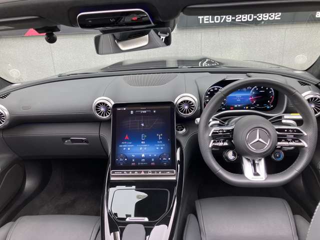 インテリアカラーはブラックで落ち着いた雰囲気となっております。