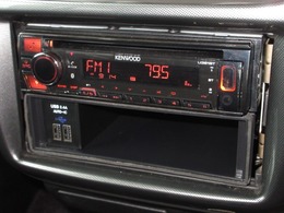 ケンウッドCDチューナーはCDプレーヤー・AM/FMチューナー付です。お好みの音楽を聞きながらのドライブは楽しさ倍増ですね！