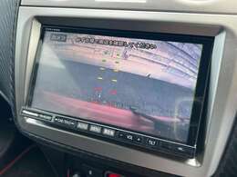 カラーバックカメラが装備されております♪後方の障害物や停止位置の確認にとても便利です♪アシストラインも表示されるので感覚もつかみやすいです♪