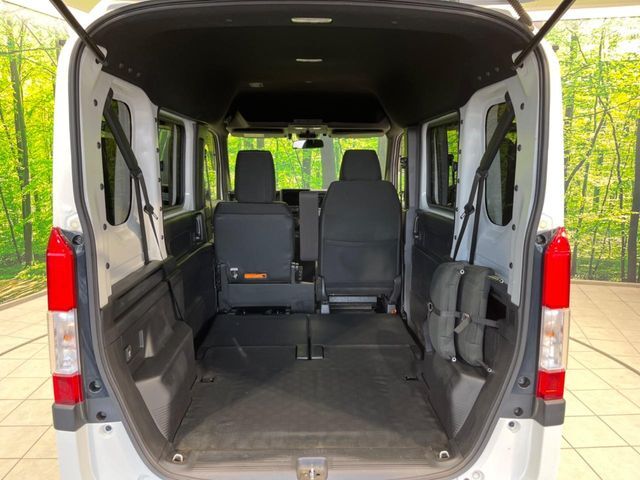 普段のお買い物や通勤、送迎等に十分な荷室スペースを確保しております。セカンドシートを倒すと、大きな荷物の積載も可能です♪
