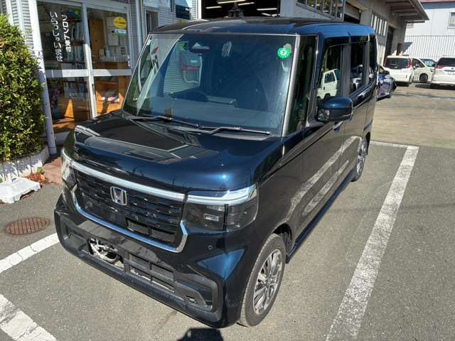 この度は、当社のお車をご覧頂き誠にありがとうございます。お車の状態や、装備の詳細はご連絡ください。担当者がご案内させていただきます