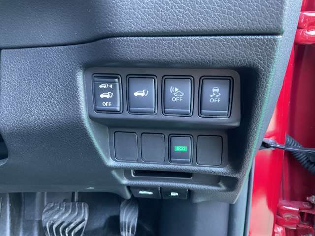 電動リアゲートは運転席からも開閉可能です☆障害物センサーや横滑り防止装置、ECOスイッチはこちら！