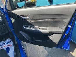 運転席ドアの内側のパネルです。