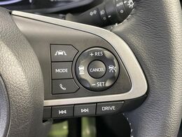 【アダプティブクルーズコントロール】高速道路での長距離走行が楽に！！自動で速度を保つクルーズコントロールが、衝突軽減システムと連携し、前方の車両を感知して車間を保つように速度調節してくれます！！