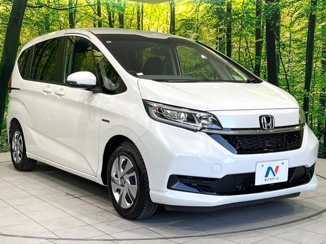大好評のボディコーティング「弾スプラッシュコート」もご納車までに施工可能。通常のガラスコートと異なる、耐久年数6年の無機質ガラスコーティングが、ボディをキレイな状態に保ってくれます。
