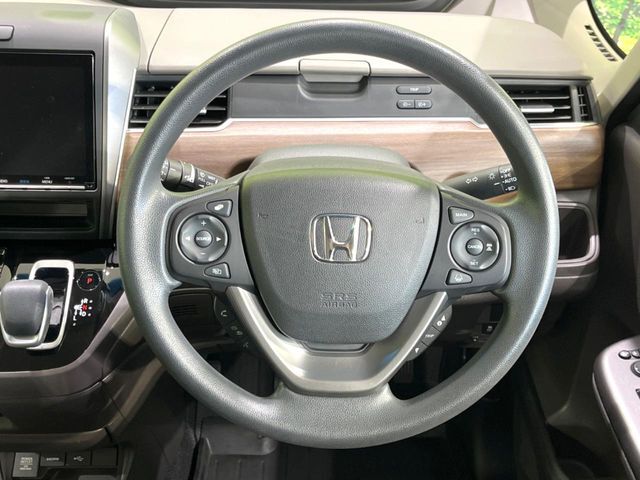 【ステアリングスイッチ】運転中、前方から目線をそらすことなく、オーディオ等の操作が可能な便利機能！安心＆快適なドライブを演出してくれます♪