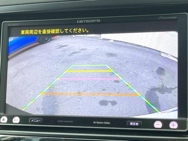 【バックカメラ】駐車時に後方がリアルタイム映像で確認できます。大型商業施設や立体駐車場での駐車時や、夜間のバック時に大活躍！運転スキルに関わらず、今や必須となった装備のひとつです！