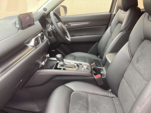 運転席だけじゃなく、助手席も快適な空間となってます。