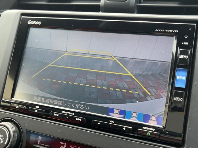 【バックカメラ】駐車時に後方がリアルタイム映像で確認できます。大型商業施設や立体駐車場での駐車時や、夜間のバック時に大活躍！運転スキルに関わらず、今や必須となった装備のひとつです！