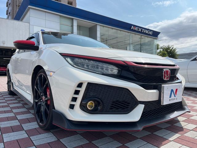 大好評のボディコーティング「弾スプラッシュコート」もご納車までに施工可能。通常のガラスコートと異なる、耐久年数6年の無機質ガラスコーティングが、ボディをキレイな状態に保ってくれます。