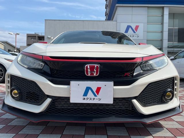 弊社では、全車『修復歴なし』のお車のみ取り扱っております。専任バイヤーによる厳選した仕入れの後、入庫後の車両チェックを行い、ネクステージが認定した高品質な中古車をご提供しております。
