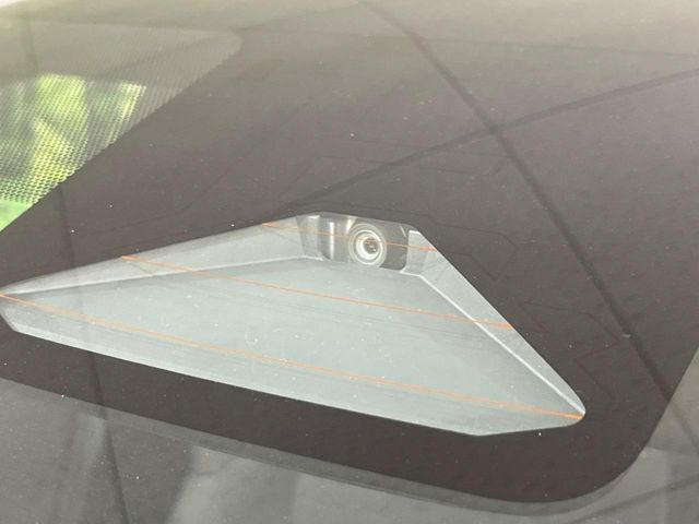 【トヨタセーフティセンス】走行中に前方の車両等を認識し、衝突しそうな時は警報とブレーキで衝突回避と被害軽減をアシスト。より安全にドライブをお楽しみいただけます。