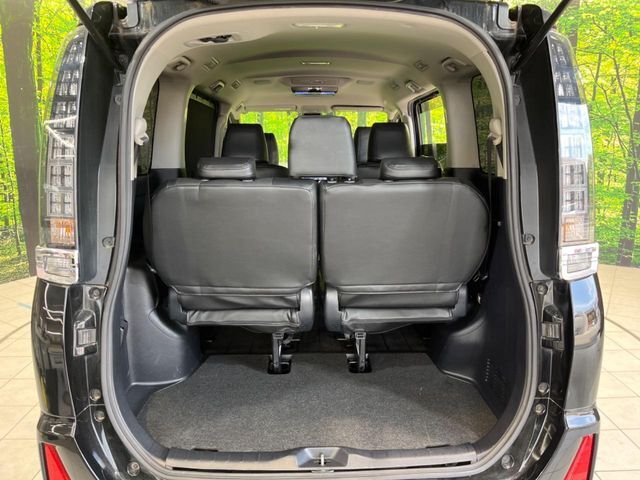 普段のお買い物や通勤、送迎等に十分な荷室スペースを確保しております。セカンドシートを倒すと、大きな荷物の積載も可能です♪