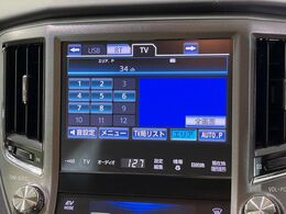 【メーカー純正8インチナビ】インテリアに溶け込むスタイリッシュな「専用設計」メーカーナビを装備♪視認性や操作性など基本性能にも優れ、より上質なカーライフをお楽しみいただけます。