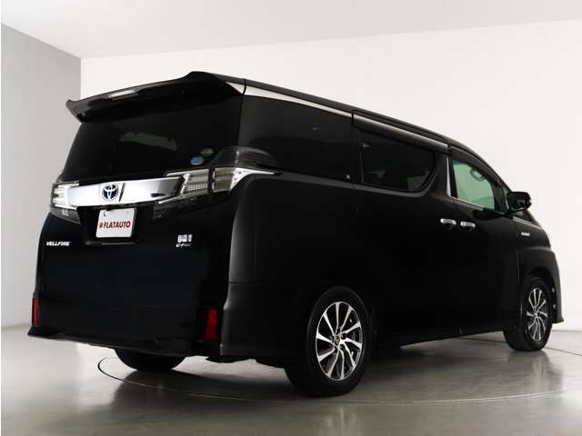 当店では、厳選された車両のみ展示しております。アルファード・ヴェルファイアに特化した専門店ならではの豊富な在庫の中から、お気に入りの一台をお探しください！