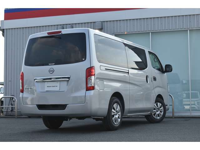 人気のキャラバンが入庫しました。是非現車を見にご来店下さい。