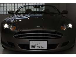 Mars得意車種！DB9ヴォランテの入庫です！大変上品な「メテオライトシルバー」カラーにベージュレザーの王道組み合わせ！当時高額オプションであったポップアップ式ナビゲーションも装備し