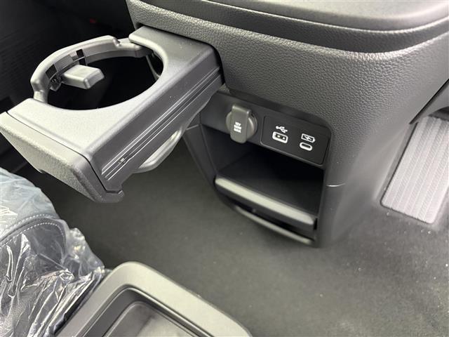 【ドリンクホルダー】『ドリンクホルダー周辺』の画像になります。写真の内容に関してご不明点、ご質問等がございましたらお気軽にガリバー店舗までお問い合わせください。