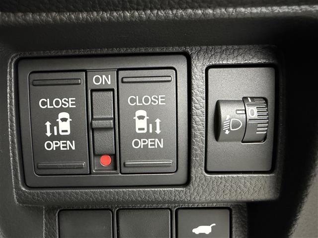 【運転席操作部】『運転席周辺の装備』の画像になります。快適なドライブを楽しむための機能が装備されています！運転席から触れるので使いやすいです！