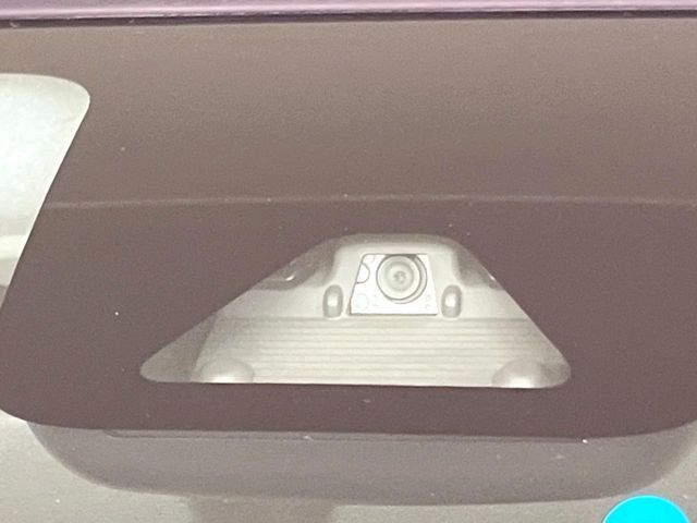 【スマートアシスト】走行中に前方の車両等を認識し、衝突しそうな時は警報とブレーキで衝突回避と被害軽減をアシスト。より安全にドライブをお楽しみいただけます。