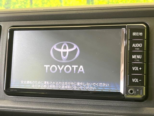 【純正ナビ】人気の純正ナビを装備しております。ナビの使いやすさはもちろん、オーディオ機能も充実！キャンプや旅行はもちろん、通勤や買い物など普段のドライブも楽しくなるはず♪