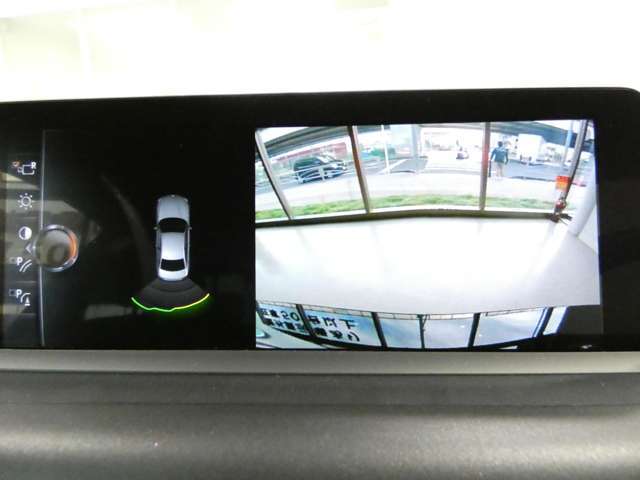 バックカメラ＆PDC装備！PDCは車両の前方や後方にある障害物までの距離を信号音とビジュアル表示で知らせます！
