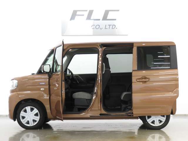 使用開始より、こまめに洗車等の手入れをしてまいりました。エクステリアは全体的に美しい状態を維持しています。