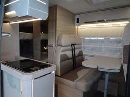 乗車定員4名　就寝目安大人4名