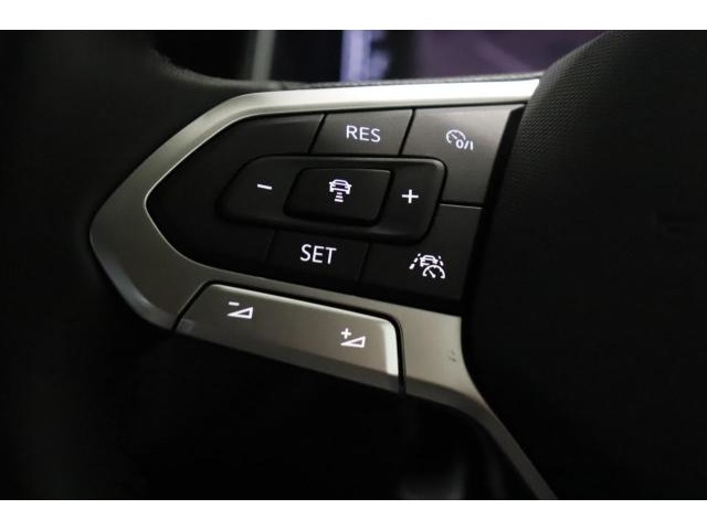 アダプティブクルーズコントロール（全車速追従機能付）は30-160kmhまで設定可能で、クルーズコントロールにレーダーセンサーを組み合わせたシステムとなります。長距離走行時などでの疲労を低減させます！