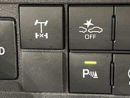 【スマートアシスト】走行中に前方の車両等を認識し、衝突しそうな時は警報とブレーキで衝突回避と被害軽減をアシスト。より安全にドライブをお楽しみいただけます。