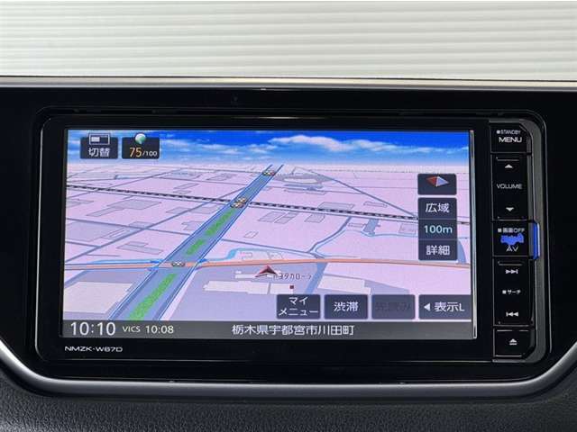 ナビ付きです。目的地を設定すれば、初めての場所でも簡単に行くことが出来ます。